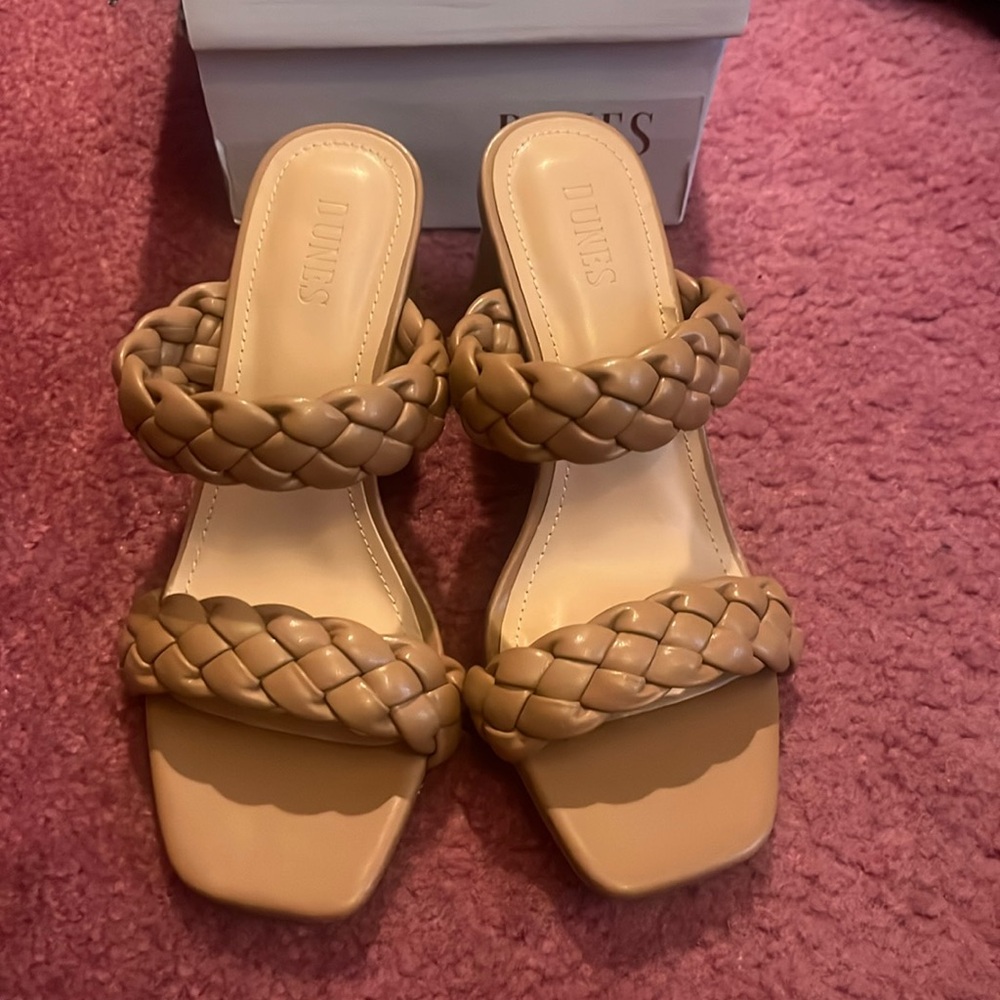 Dunes Iris sandal.  NIB.  Never worn